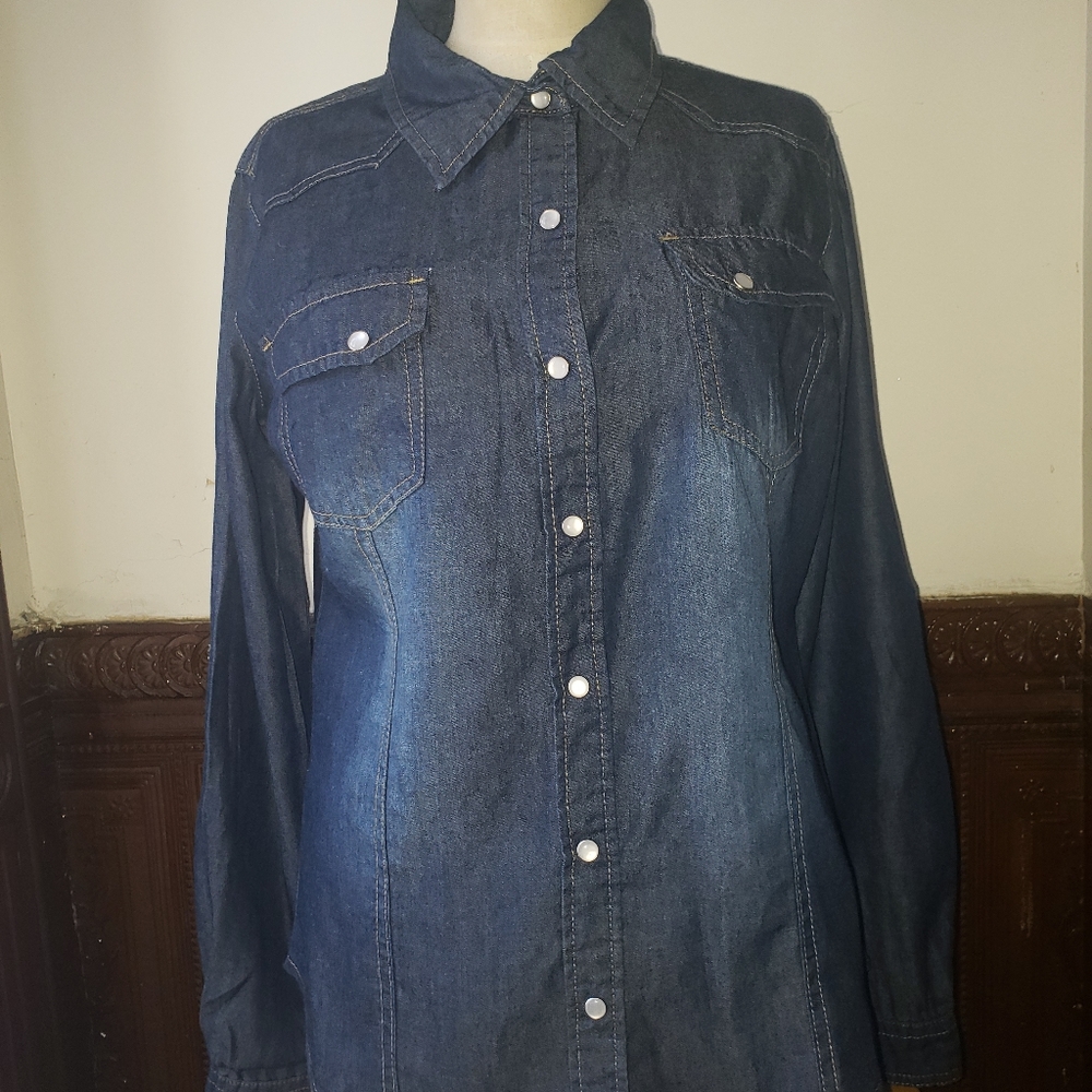 NWT Distressed Dark Jean Snap front shirt L